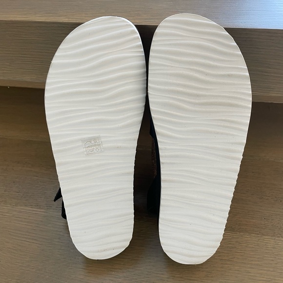 Aetrex Adrianna Adjustable Textured Quarter Strap in Black - Picture 2 of 4